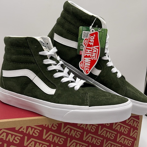 Vans WMNS Sk8-Hi Pig Suede Grape Leaf
VN0A&BVTS0K
SNEAKERS - Picture 5 of 16